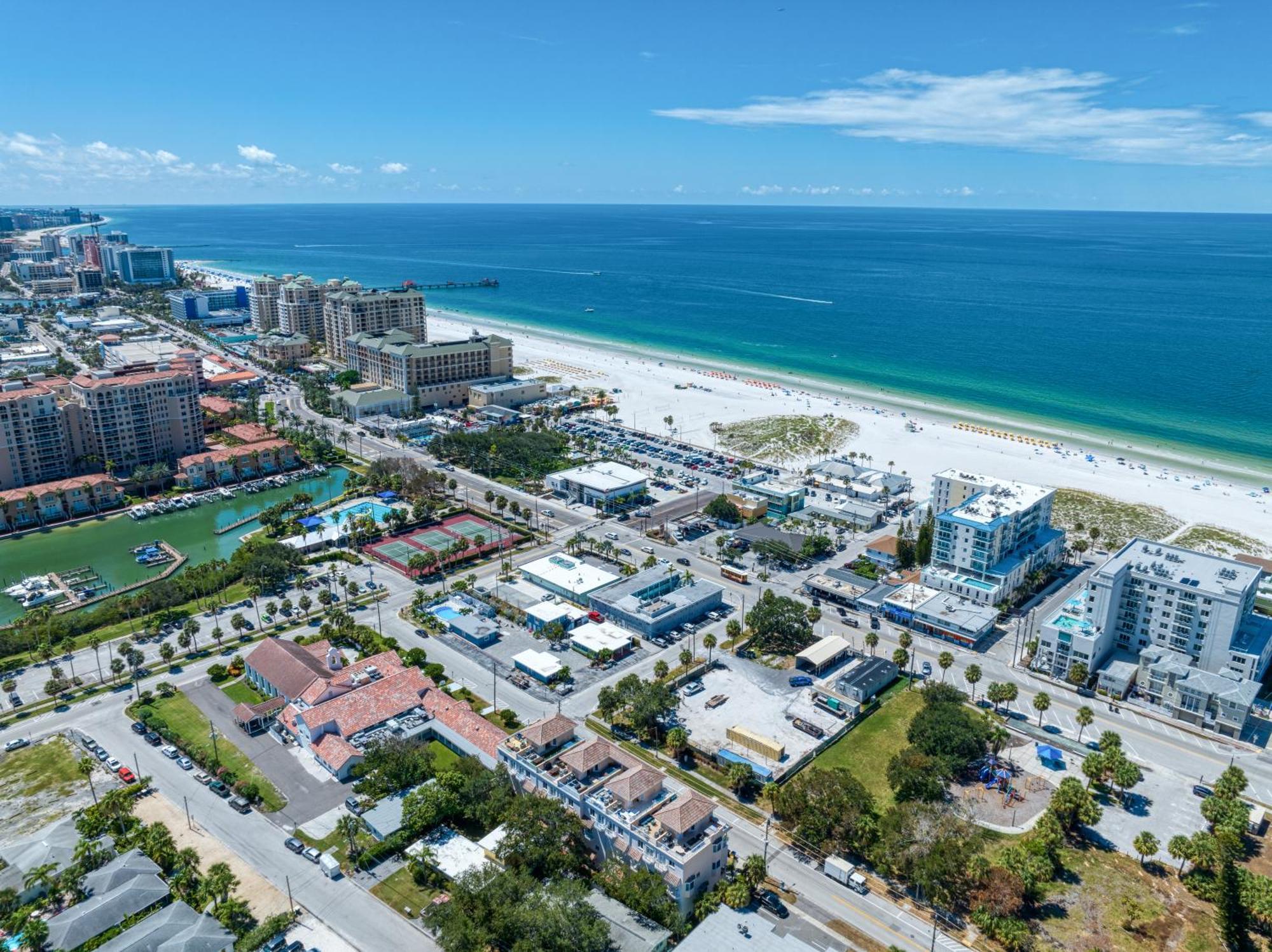 קלירווטר ביץ' Camelot Beach Suites מראה חיצוני תמונה