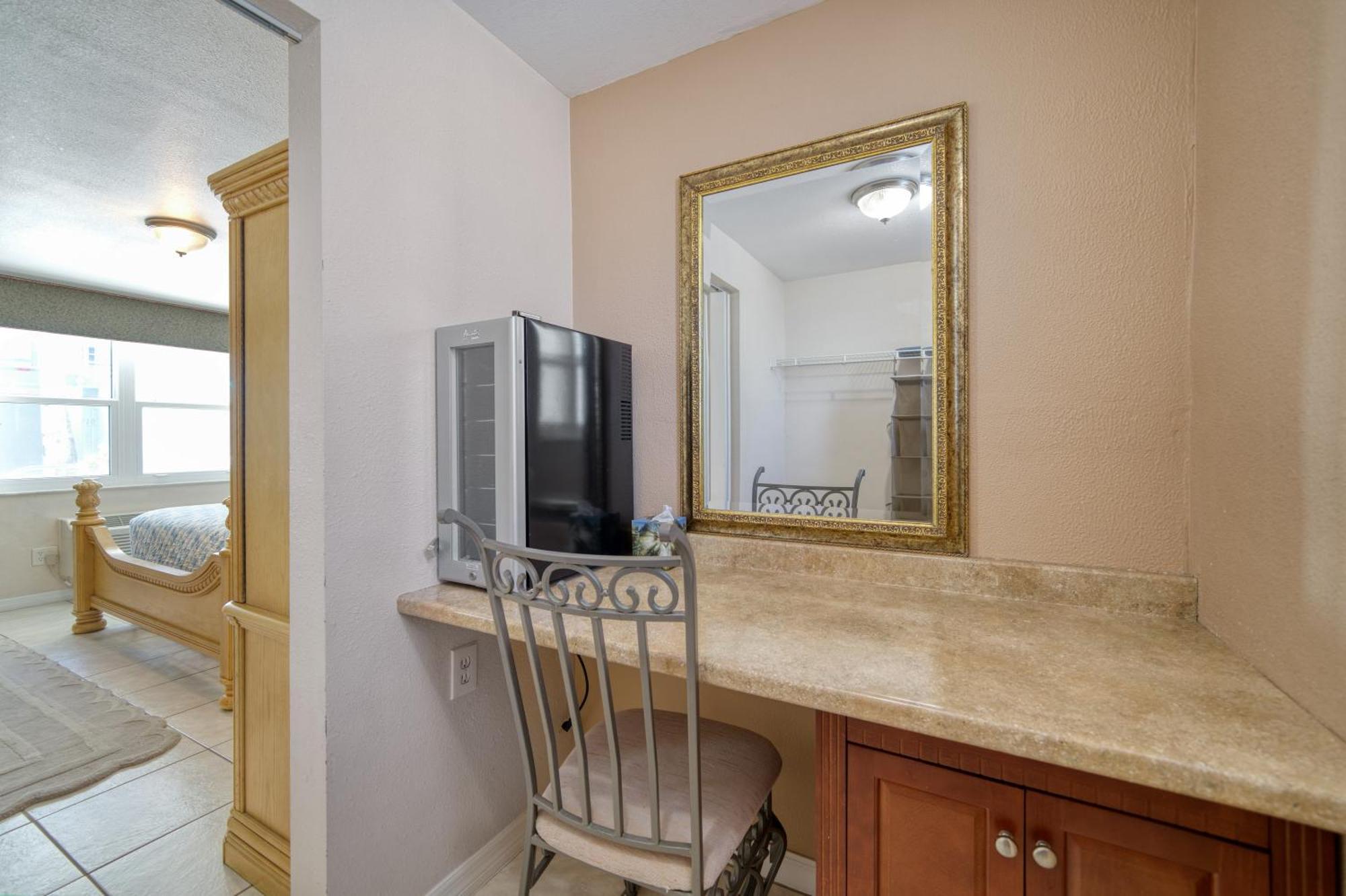 קלירווטר ביץ' Camelot Beach Suites מראה חיצוני תמונה