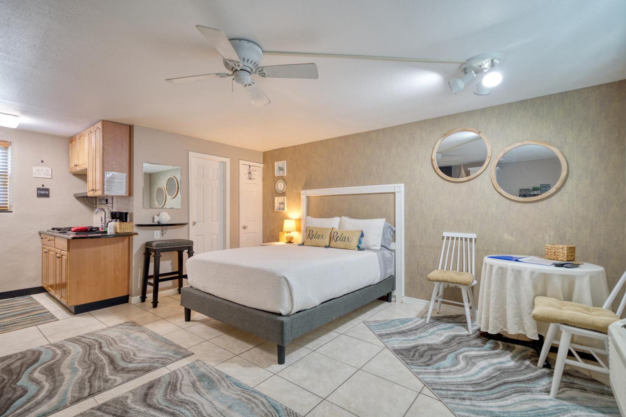 קלירווטר ביץ' Camelot Beach Suites מראה חיצוני תמונה