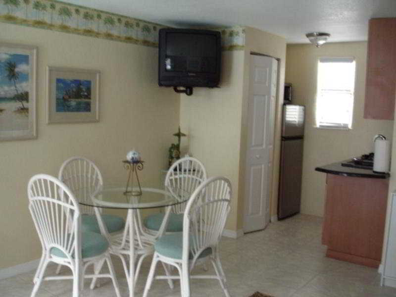 קלירווטר ביץ' Camelot Beach Suites מראה חיצוני תמונה