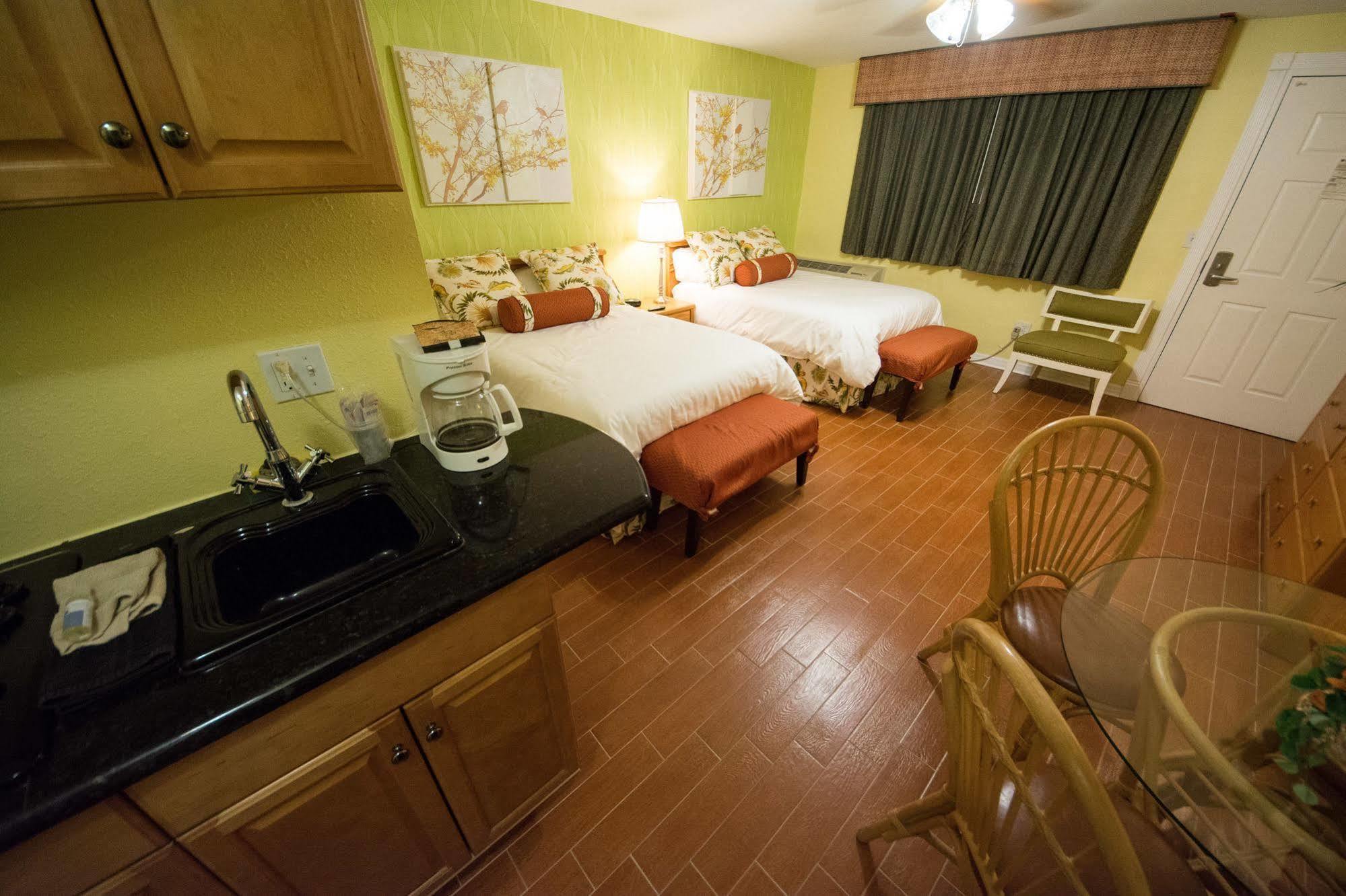 קלירווטר ביץ' Camelot Beach Suites מראה חיצוני תמונה