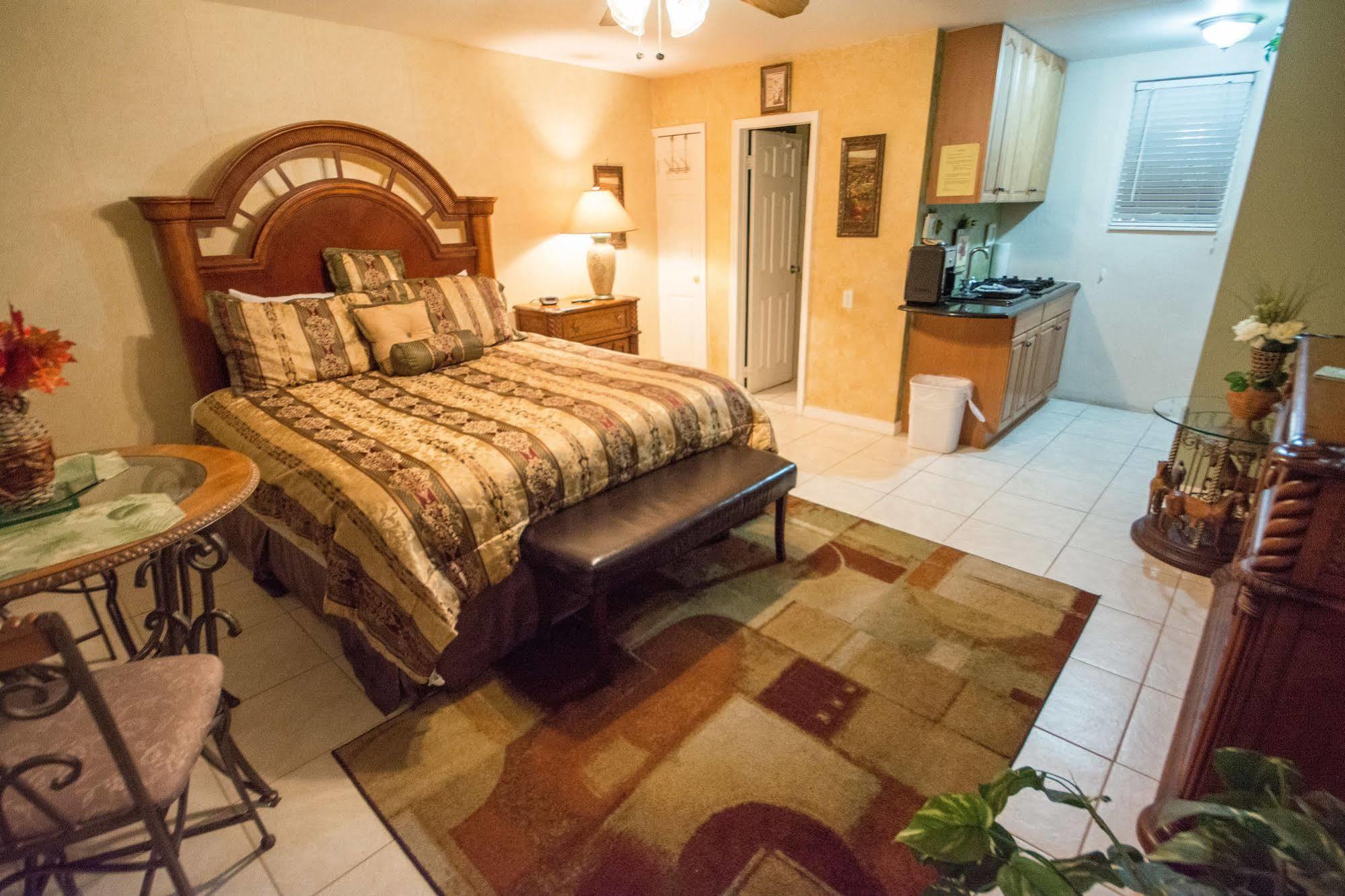 קלירווטר ביץ' Camelot Beach Suites מראה חיצוני תמונה