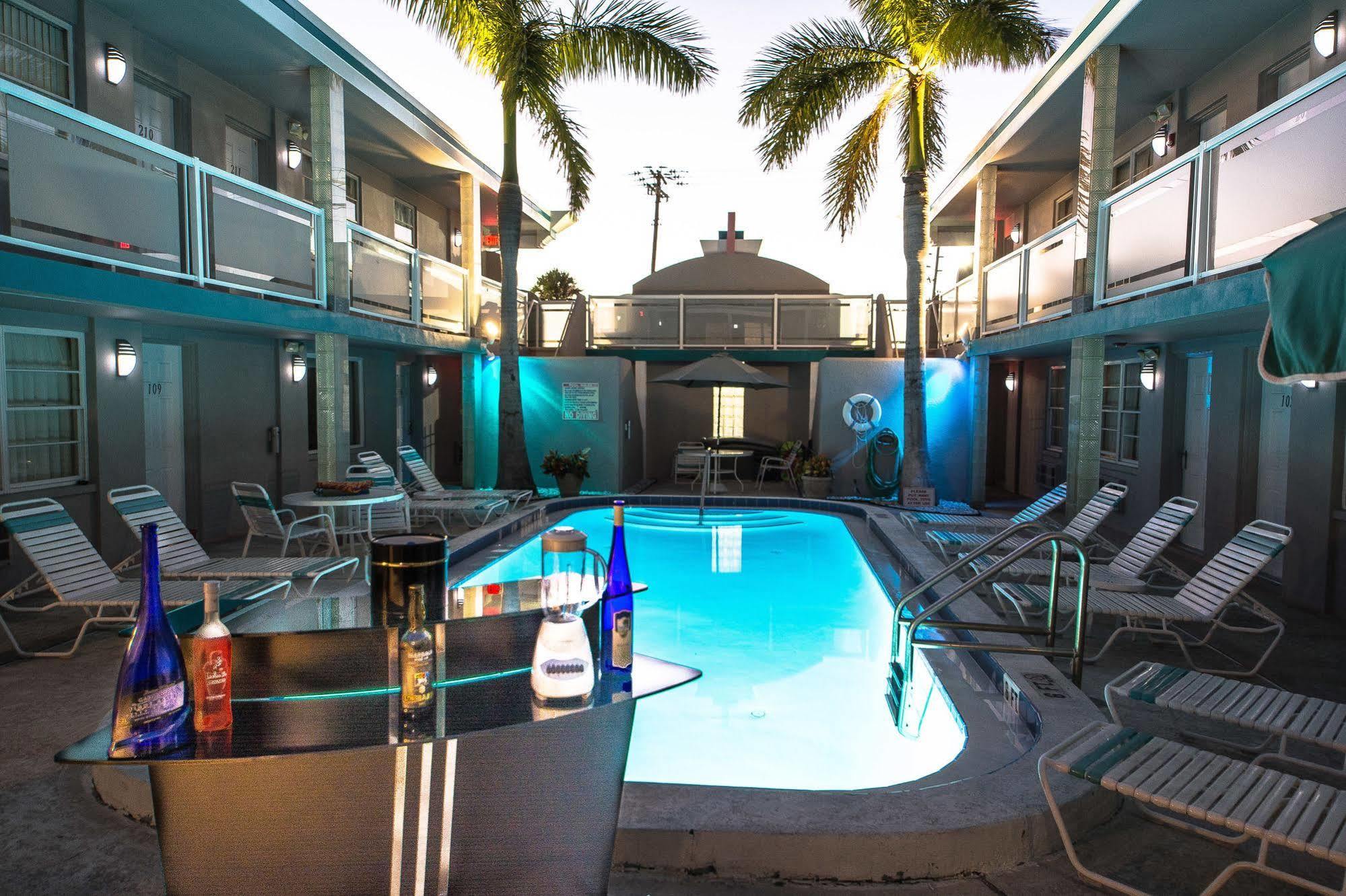 קלירווטר ביץ' Camelot Beach Suites מראה חיצוני תמונה