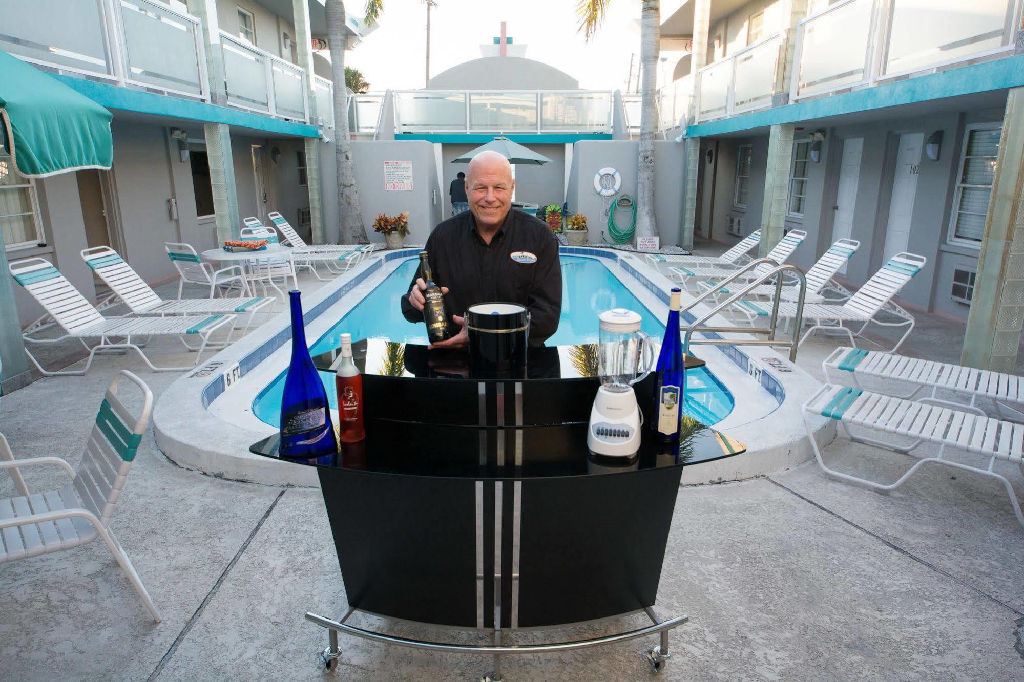 קלירווטר ביץ' Camelot Beach Suites מראה חיצוני תמונה