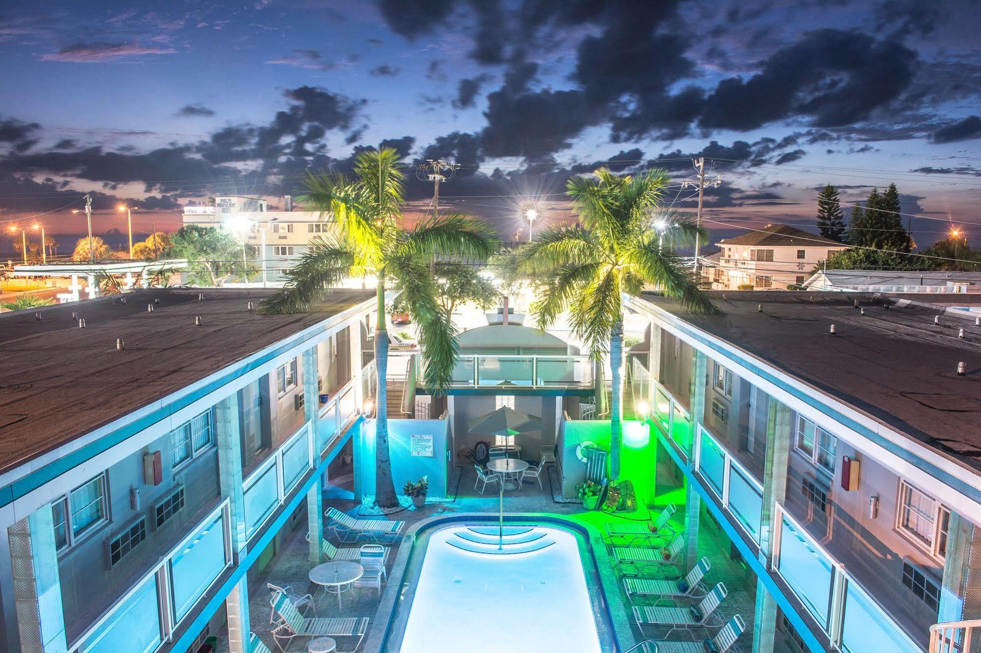 קלירווטר ביץ' Camelot Beach Suites מראה חיצוני תמונה