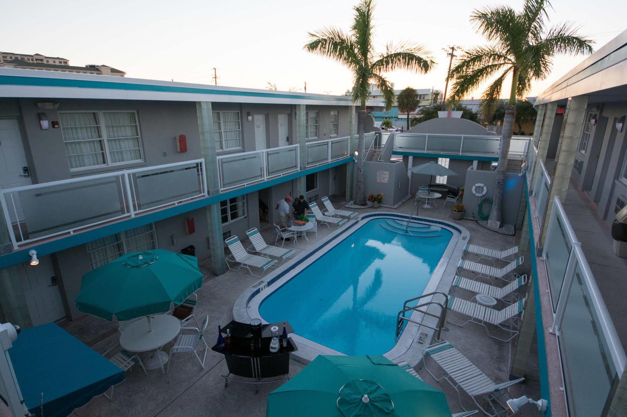 קלירווטר ביץ' Camelot Beach Suites מראה חיצוני תמונה
