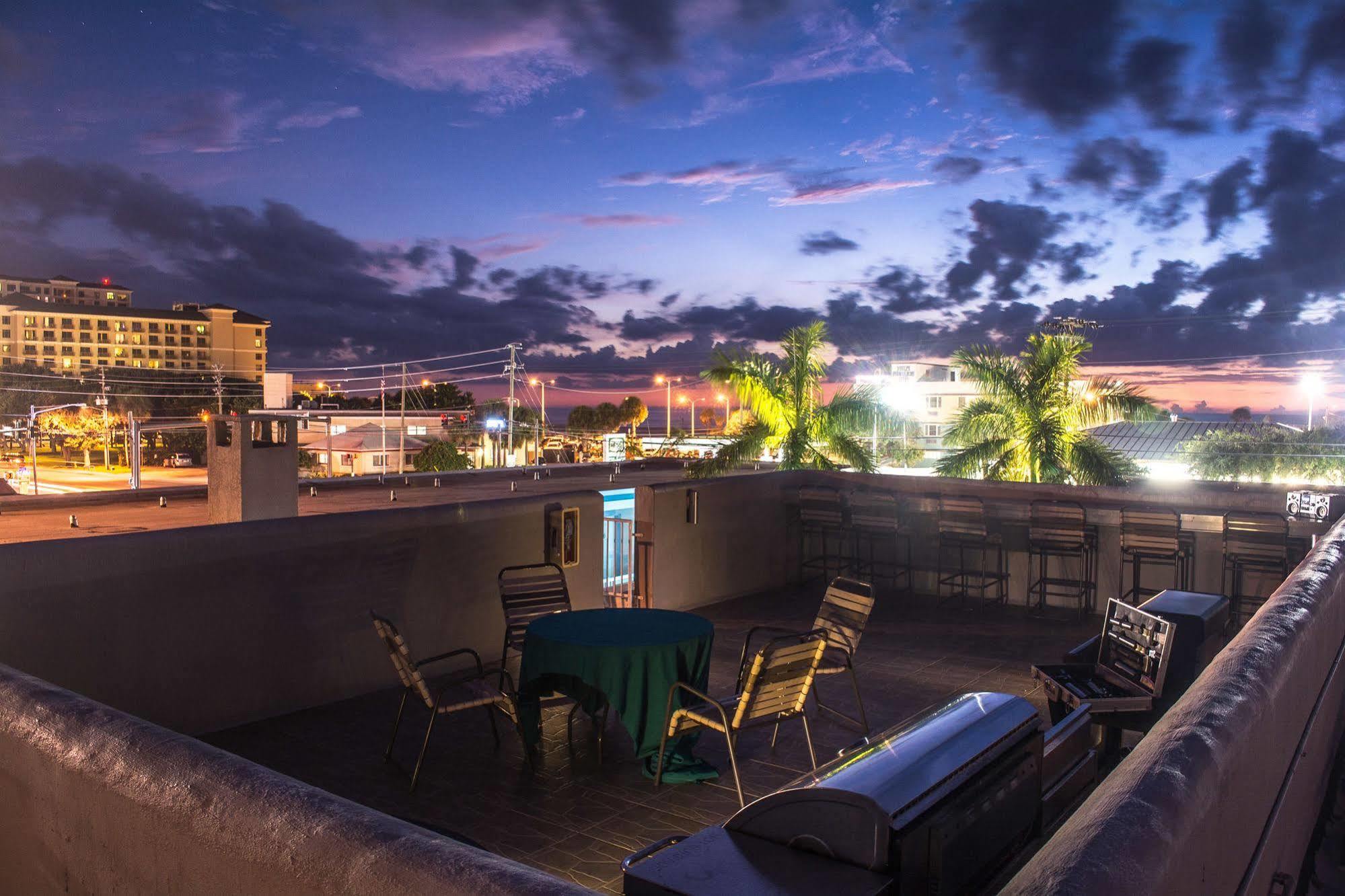 קלירווטר ביץ' Camelot Beach Suites מראה חיצוני תמונה