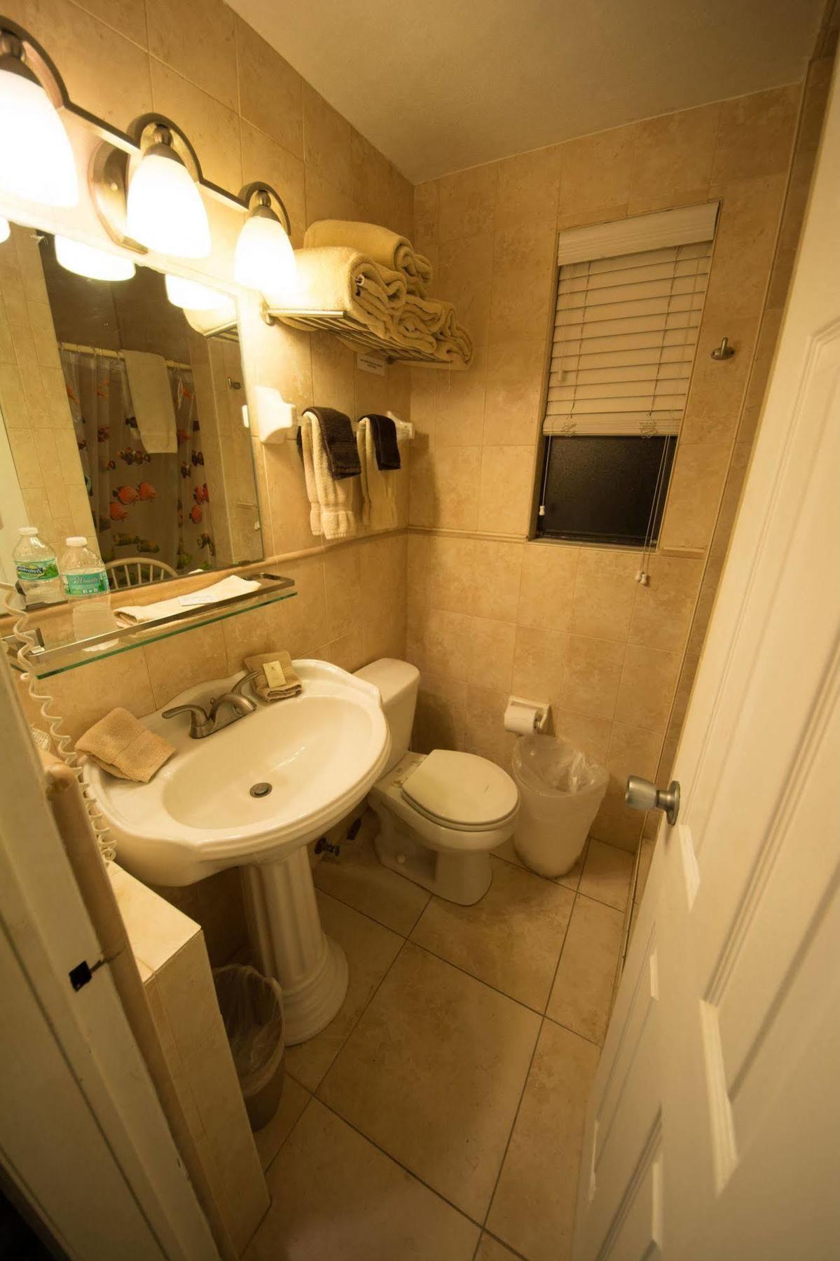 קלירווטר ביץ' Camelot Beach Suites מראה חיצוני תמונה