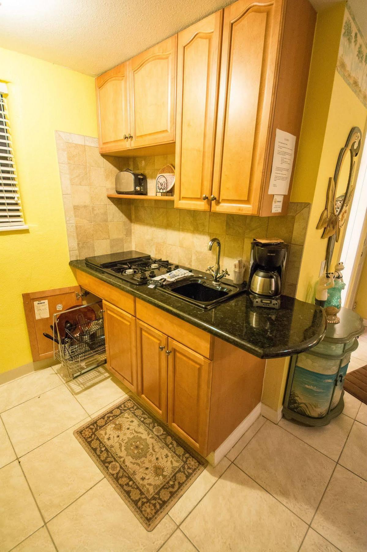קלירווטר ביץ' Camelot Beach Suites מראה חיצוני תמונה